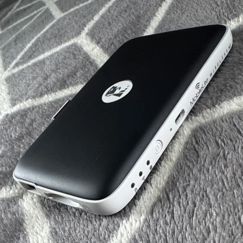 Kingston - MobileLite Wireless G2 5-in-1 Mobile Companion w/ Case